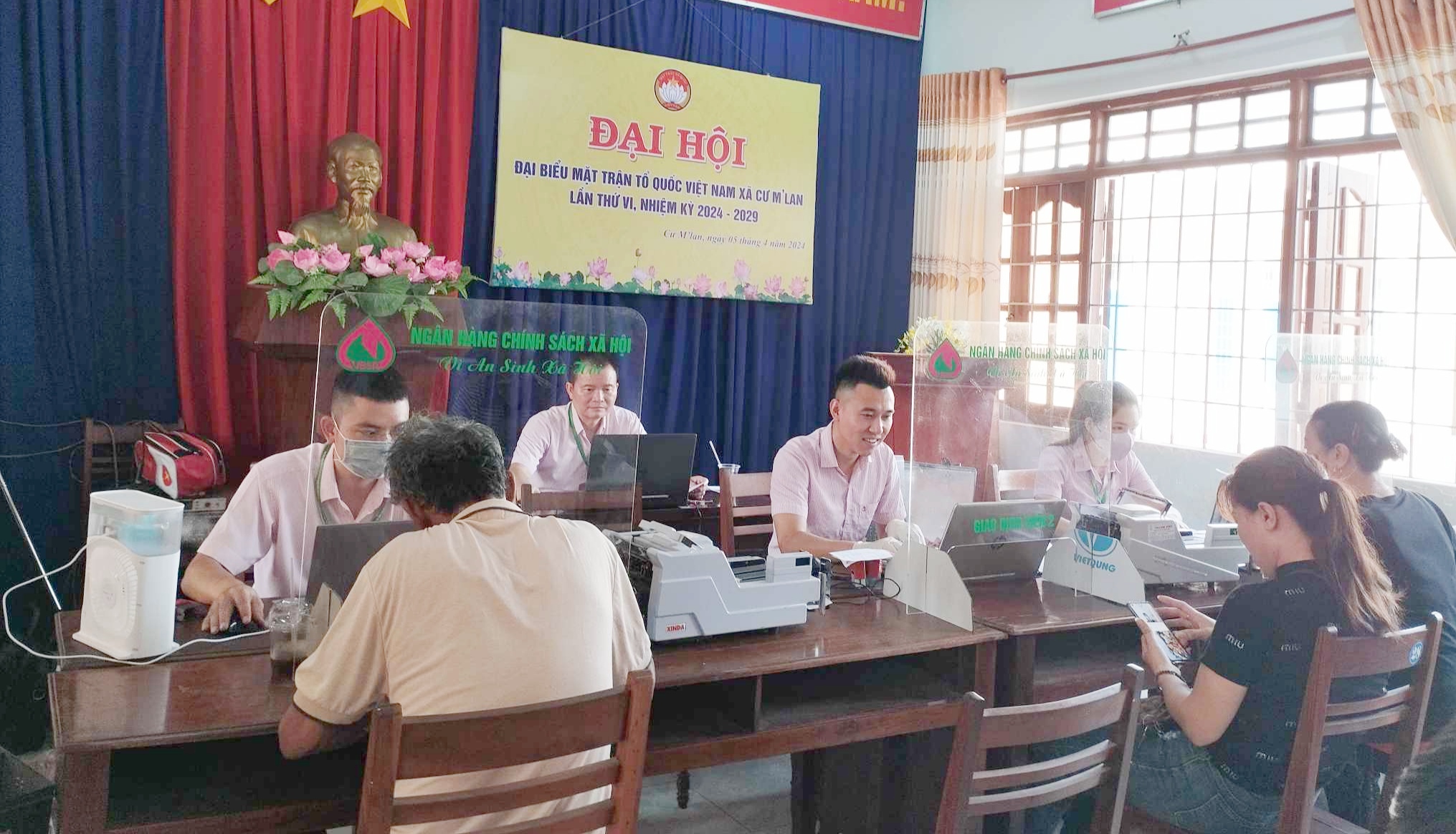 Phòng Giao dịch NHCSXH huyện thực hiện giải ngân nguồn vốn vay trong thực hiện phát triển kinh tế
